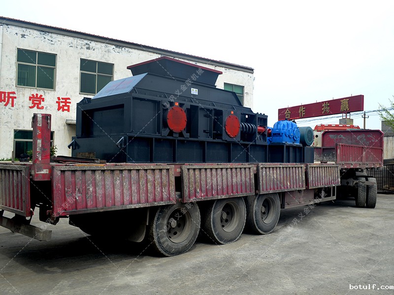 时产100吨瓜米石对辊制砂机多少钱? 时产100吨瓜米石对辊制砂机多少钱?