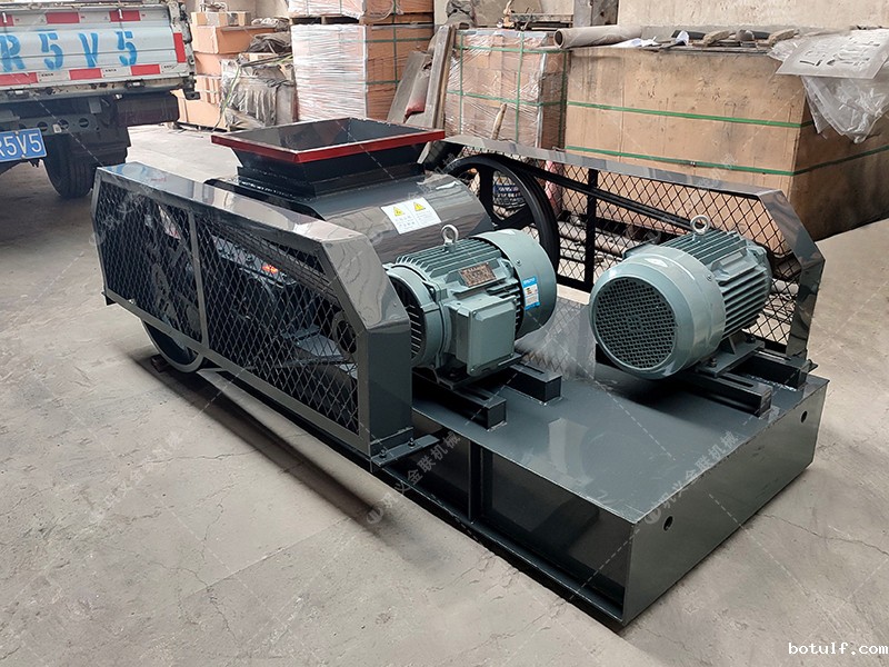 2PGC400X250小型双齿辊破碎机发往江苏徐州破碎玻璃