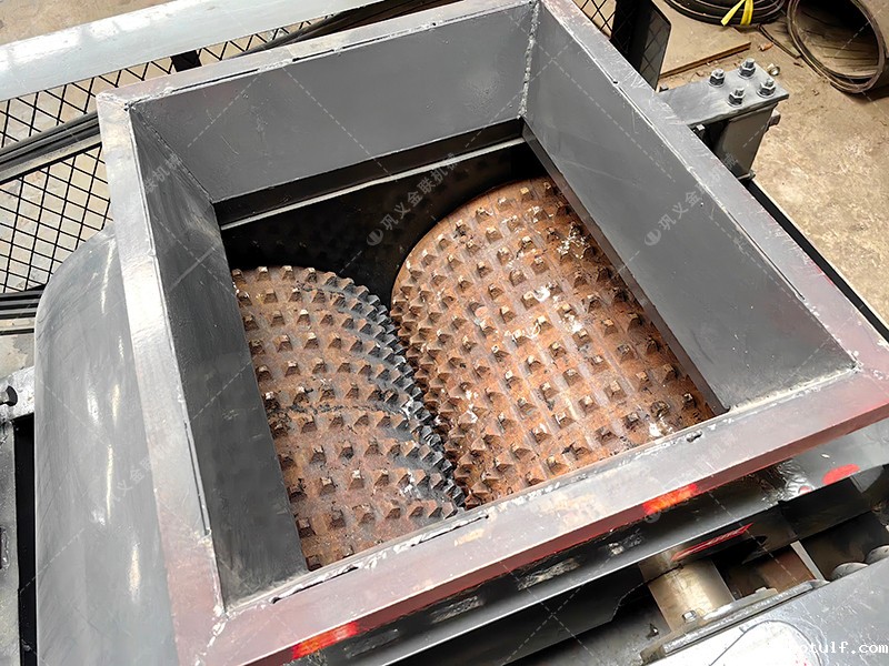 2PGC450X500双齿辊破碎机发往湖南娄底破碎冰块