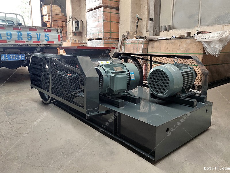 2PGC450X500双齿辊破碎机发往湖南娄底破碎冰块