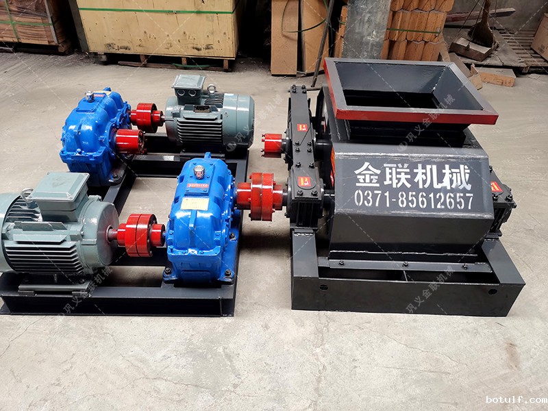 2PGC900X900大型双齿辊破碎机发往内蒙古乌海粉碎煤