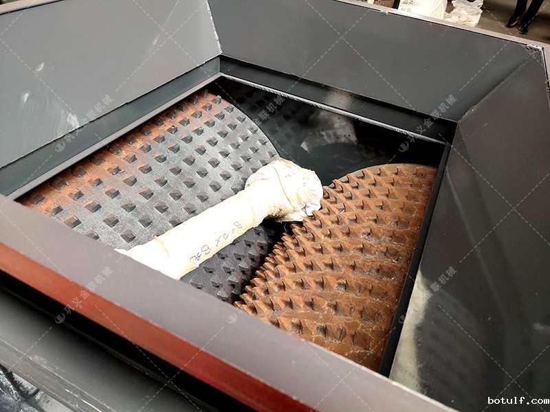 2pgc600*900双齿辊破碎机发往安徽淮南_破碎煤矸石