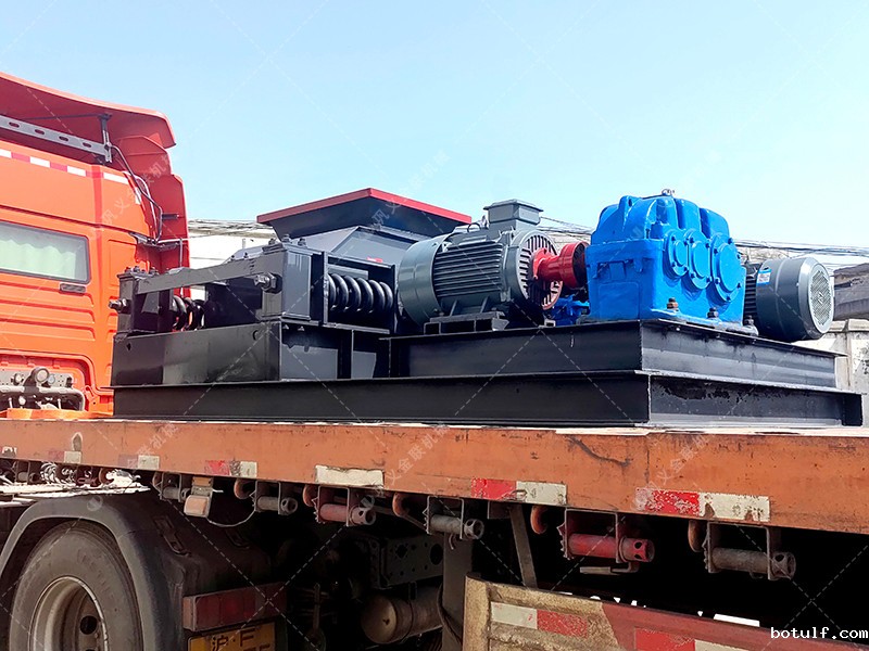 中型600x750直联双齿辊破碎机发货 发往广东