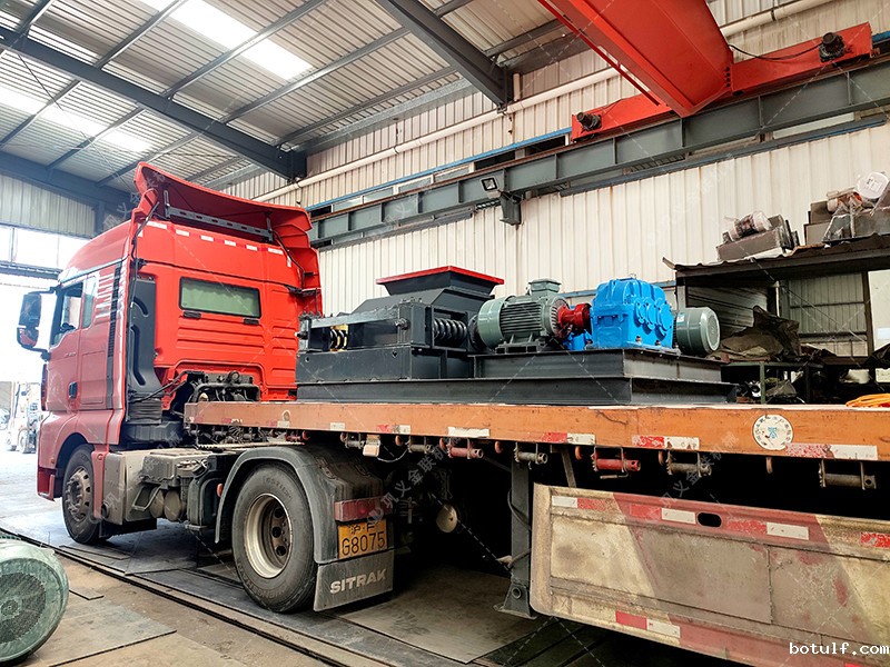 中型600x750直联双齿辊破碎机发货 发往广东