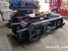 小型对辊破碎机和双齿辊破碎机发往河南登封破碎保温陶瓷