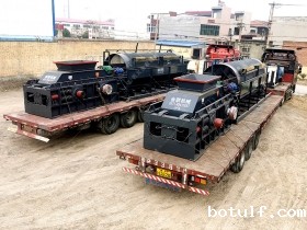 两台1500x1000大型鹅卵石制砂机发货