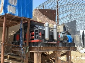 四川绵阳鹅卵石生产线现场-1210连轴对辊破碎机