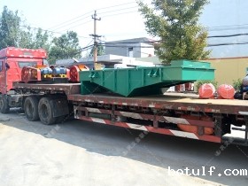 对辊破碎机,直线振动筛发往广东肇庆干粉沙浆