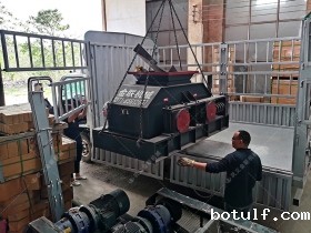 2PG800*600对辊破碎机发往重庆_破碎鹅卵石