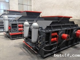 2PGY1007型全自动液压对辊破碎机发往河北