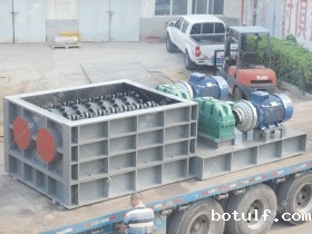 2PLF80/200强力分级双齿辊破碎机发往山东淄博破碎煤炭