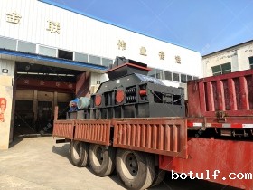 1208型直连式半自动对辊制砂机发货 