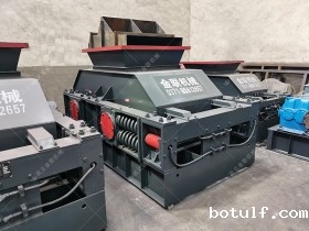 2PG1007半自动对辊破碎制砂机发货图片