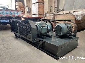 2PGC450X500双齿辊破碎机发往湖南娄底破碎冰块