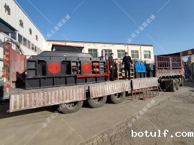 2PGY1500x1000型液压对辊破碎机发往云南昆明