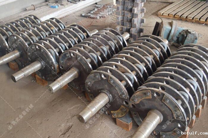 双级粉碎机-双级无筛底粉碎机-小型双级破碎机-工作原理-图片-视频及型号参数