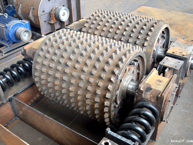 为何越来越多的矿山选择双齿辊而非颚式破碎机？这3点很关键！